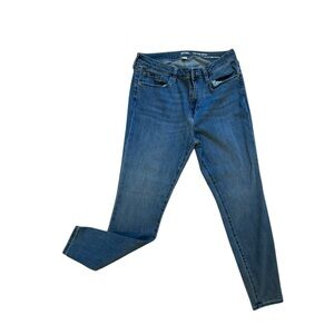 Amazon Essentials Women's Skinny Jeans in Blue